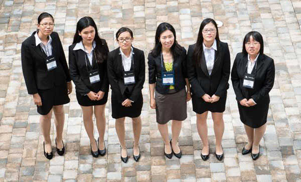 成人卡通
与会代表合影